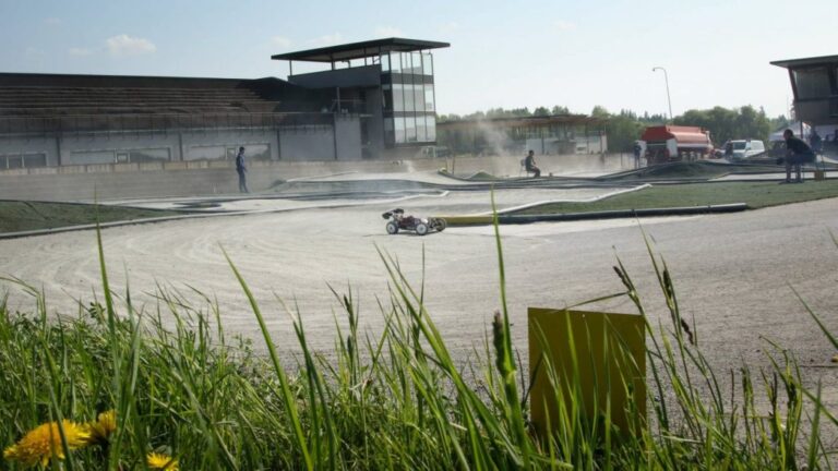 laitserallypark rc raadio teel juhitavad autod pere teemapark mangima voistlused 15 e1483364238850 1024x576 1 768x432